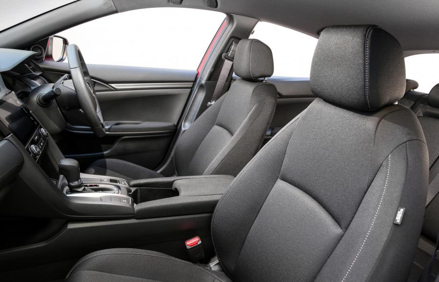 Интерьер Honda Civic VTi Hatchback 2017 года  (AU) (фото 9 из 40)